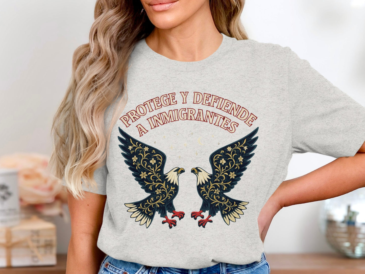Protege y Defiende a Immigrantes T-Shirt product