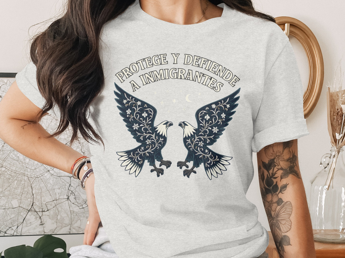 Protege Y Defiende A Immigrantes Eagle Graphic product type