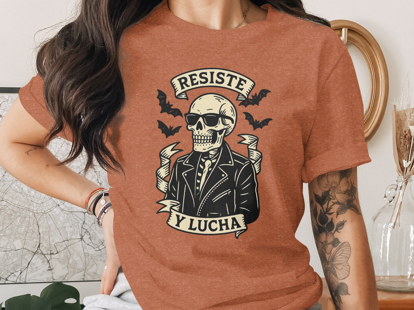 Resiste y Lucha Skull Themed Graphic T-Shirt product type