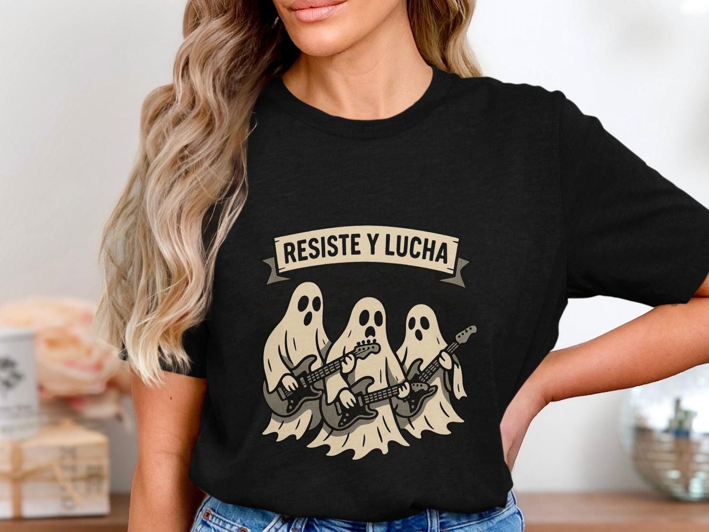 Resiste Y Lucha Black Graphic T-shirt product type