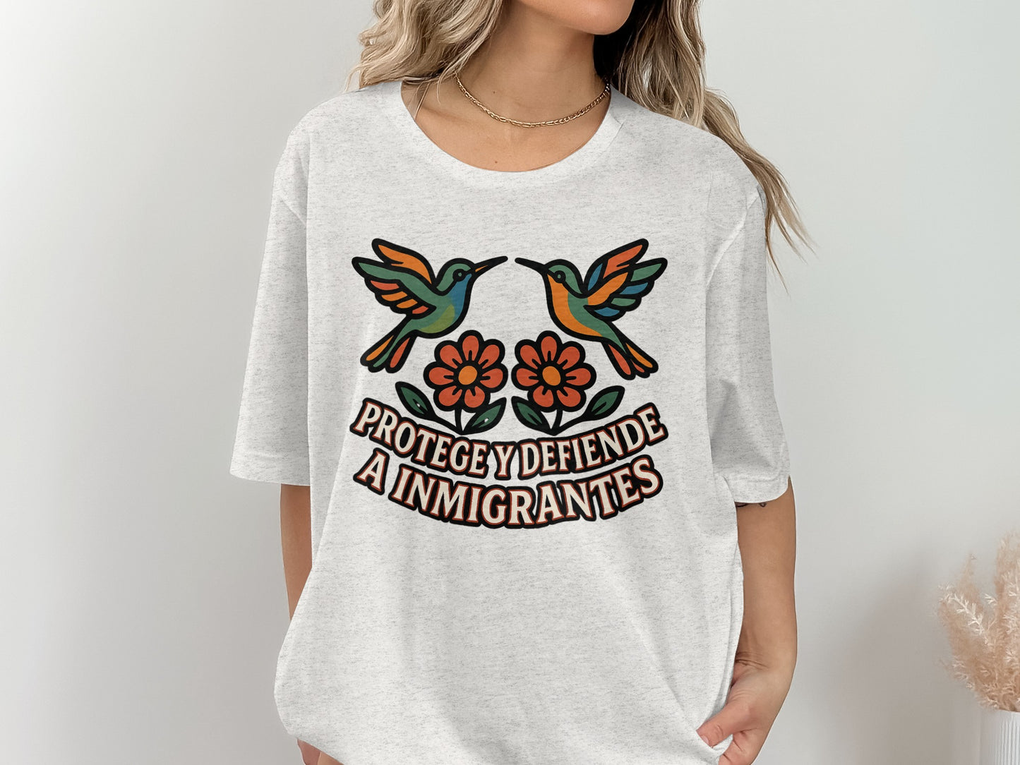 Protege y Defiende A Inmigrantes Graphic Tee product type