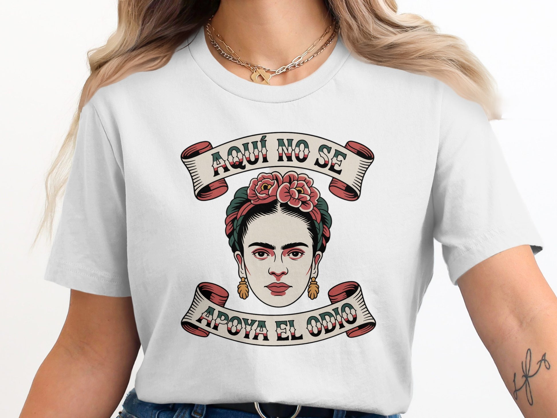 Aquí No Se Apoya El Odio Graphic Tee product