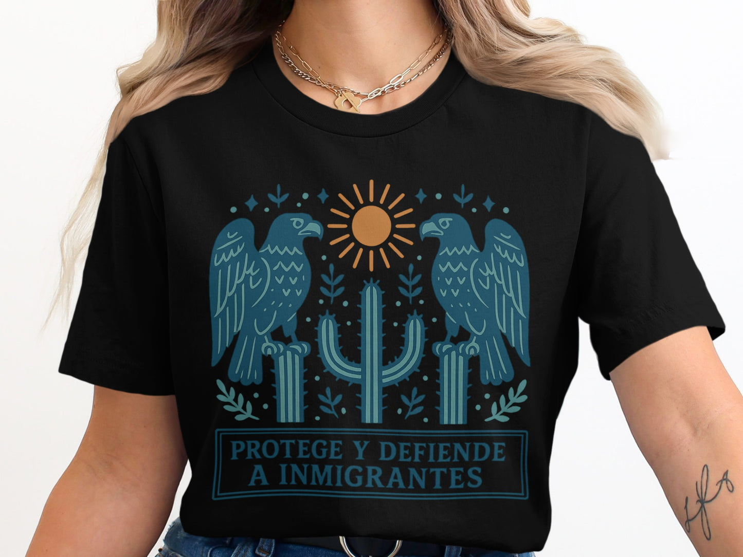 Protege Y Defiende A Inmigrantes Graphic T-Shirt product