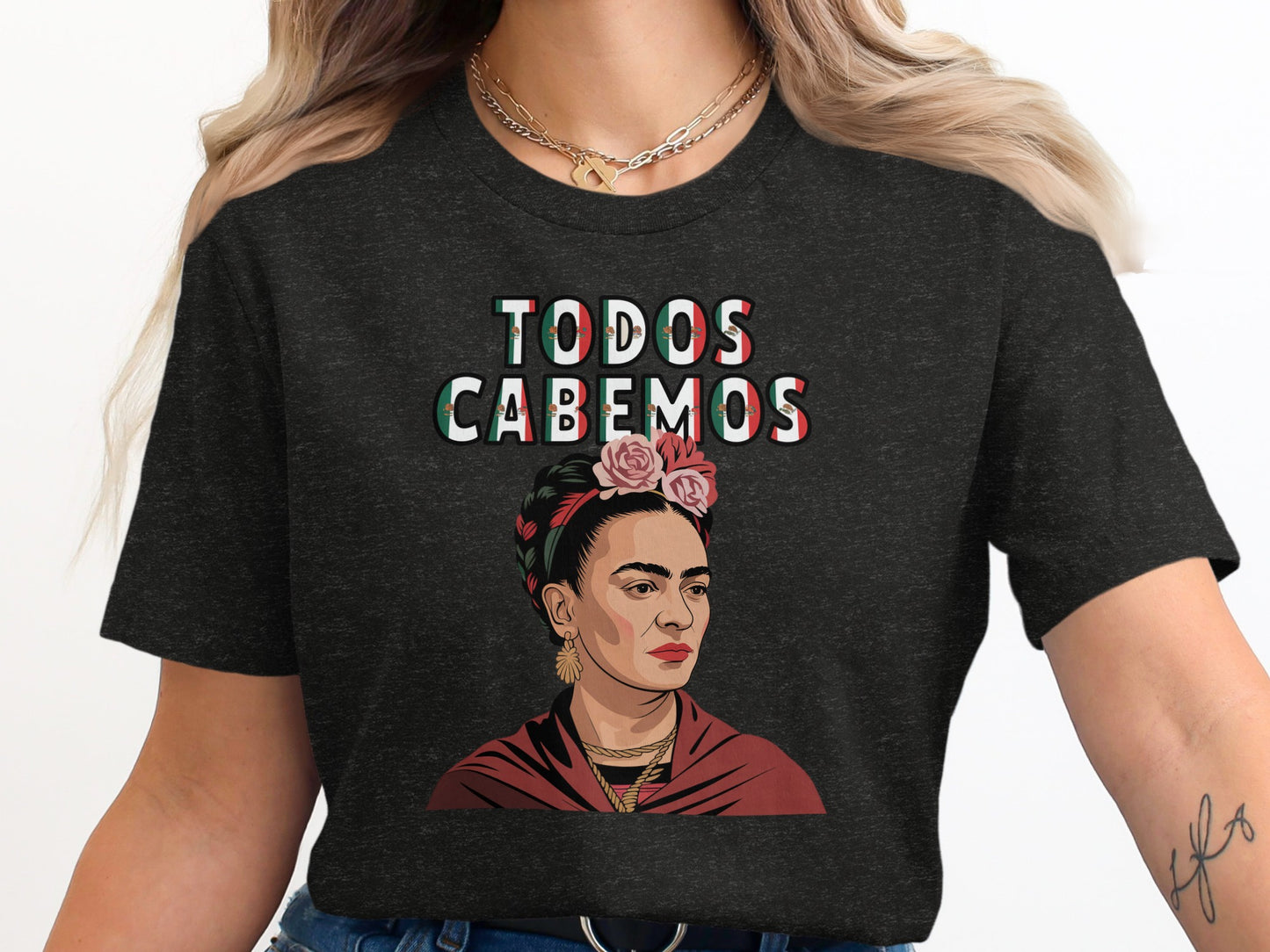 Todos Cabemos Graphic Print T-Shirt fashion product