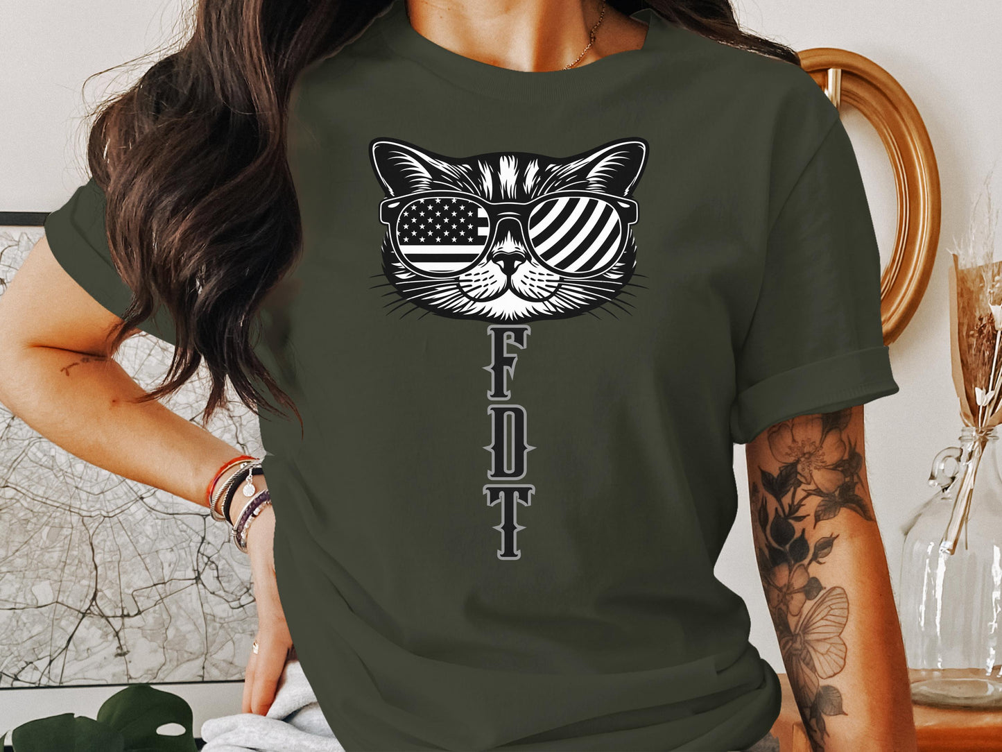 Patriotic Cool Cat Graphic Tee for Casual Wear product