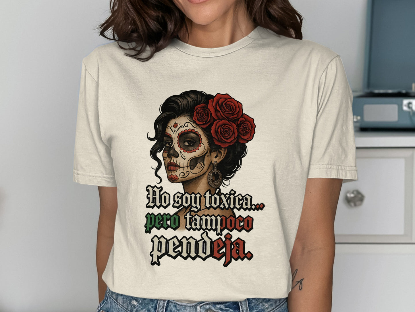 No Soy Tóxica Pero Tampoco Pendeja Graphic T-Shirt