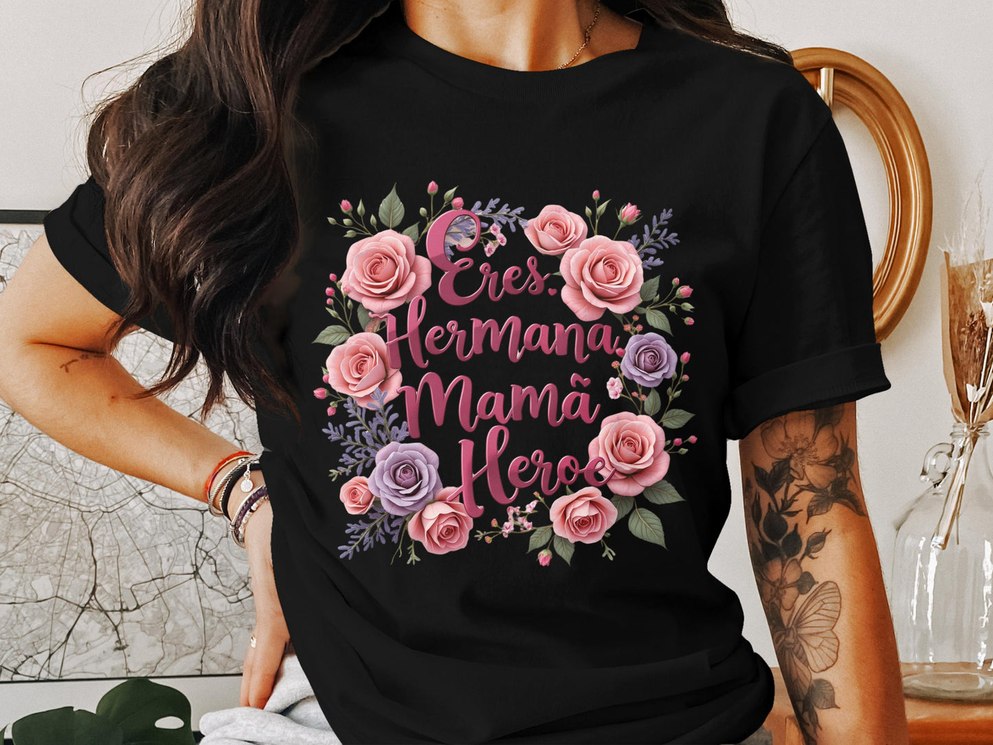Eres Hermana Mama Héroe Floral Graphic Shirt product type