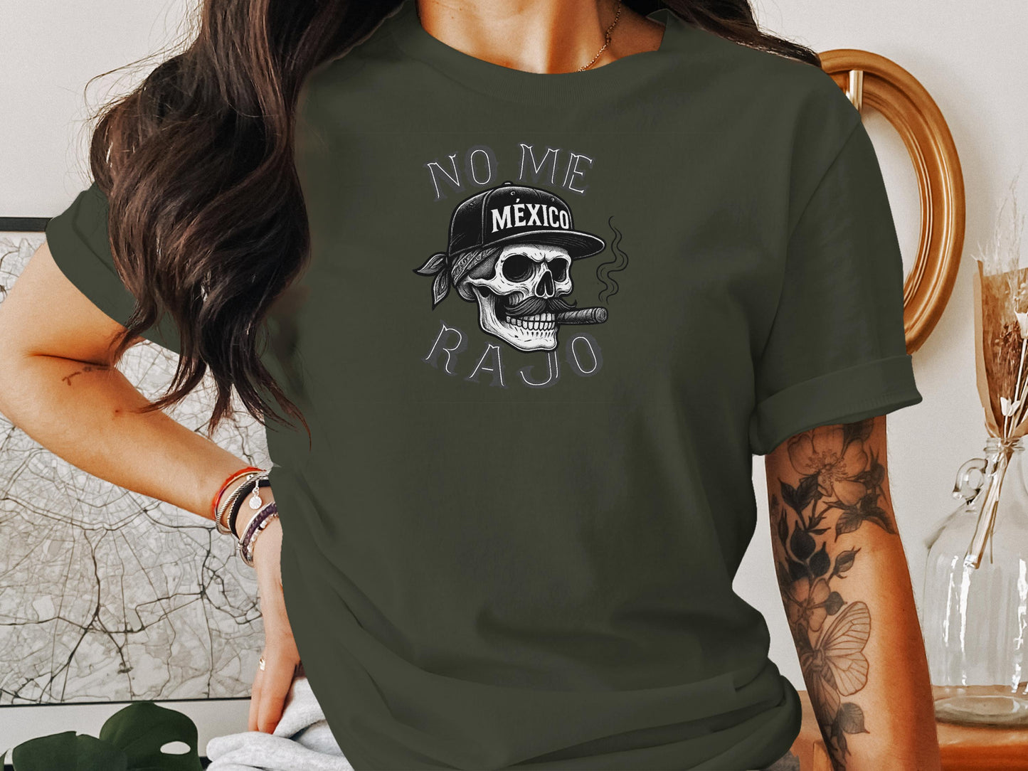 No Me Rajó Skull Smoking Cigar Graphic T-Shirt product type