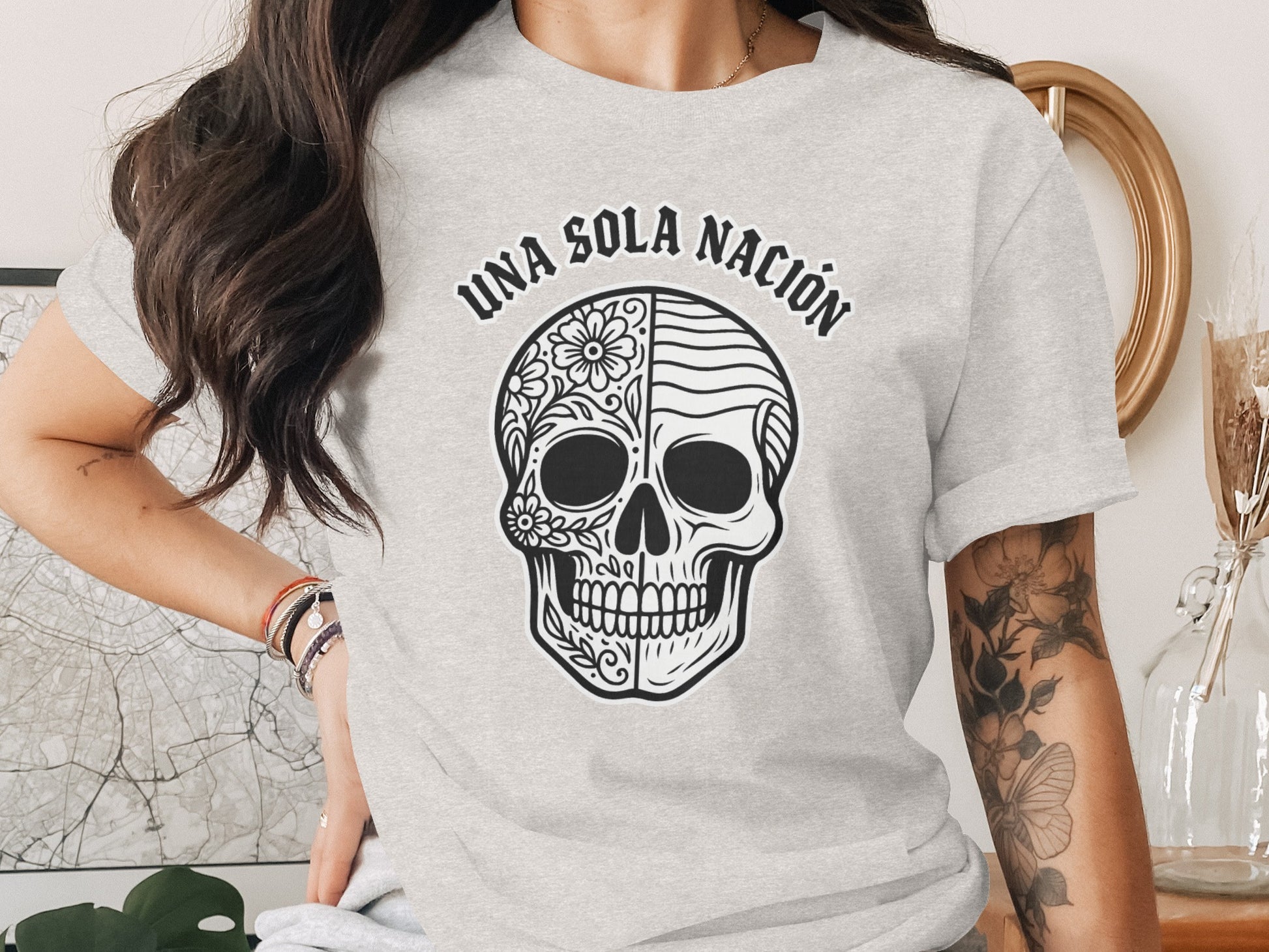 Una Sola Nación Skull Graphic T-Shirt product type