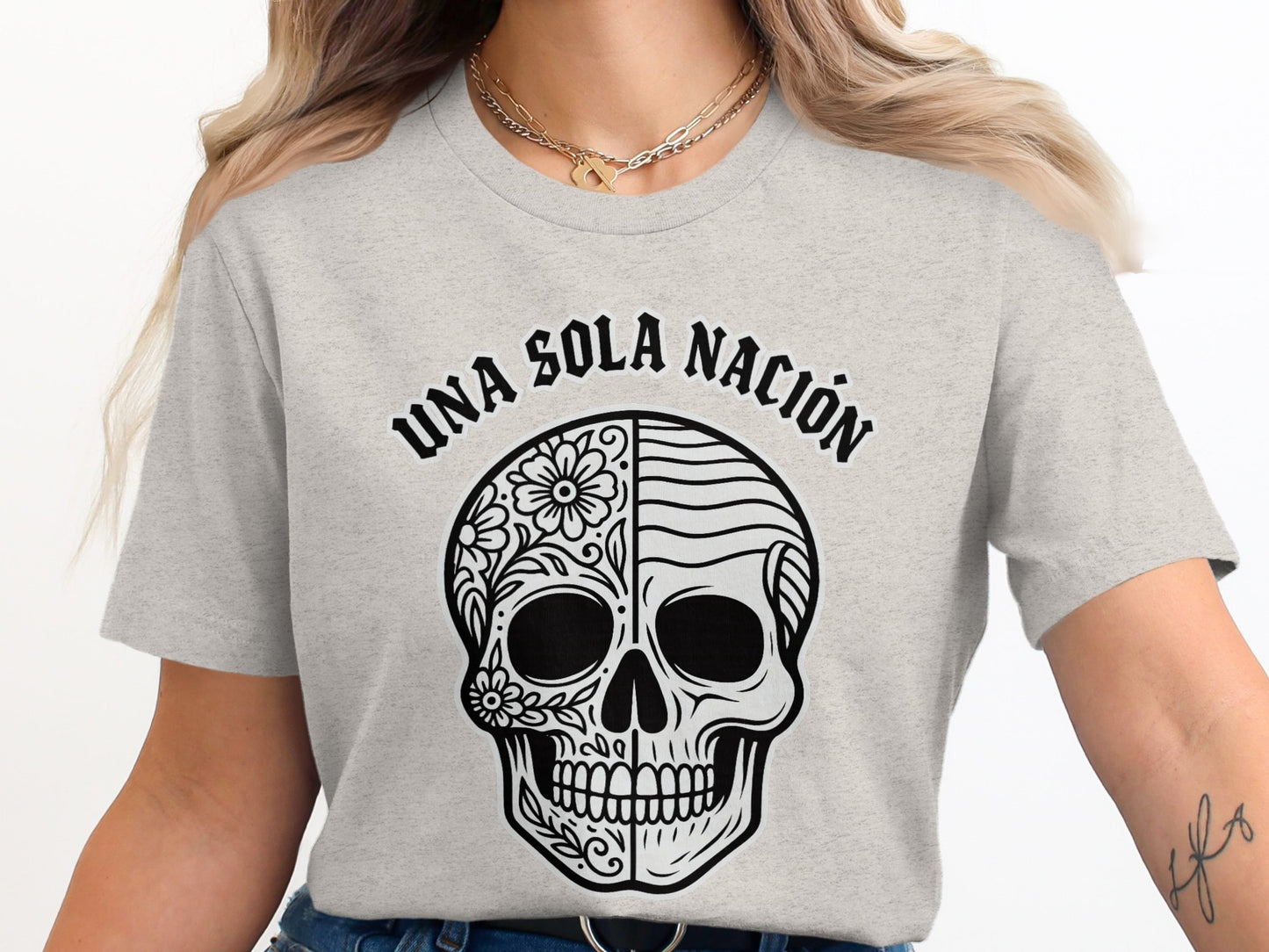 Una Sola Nación Skull Graphic Tee Product
