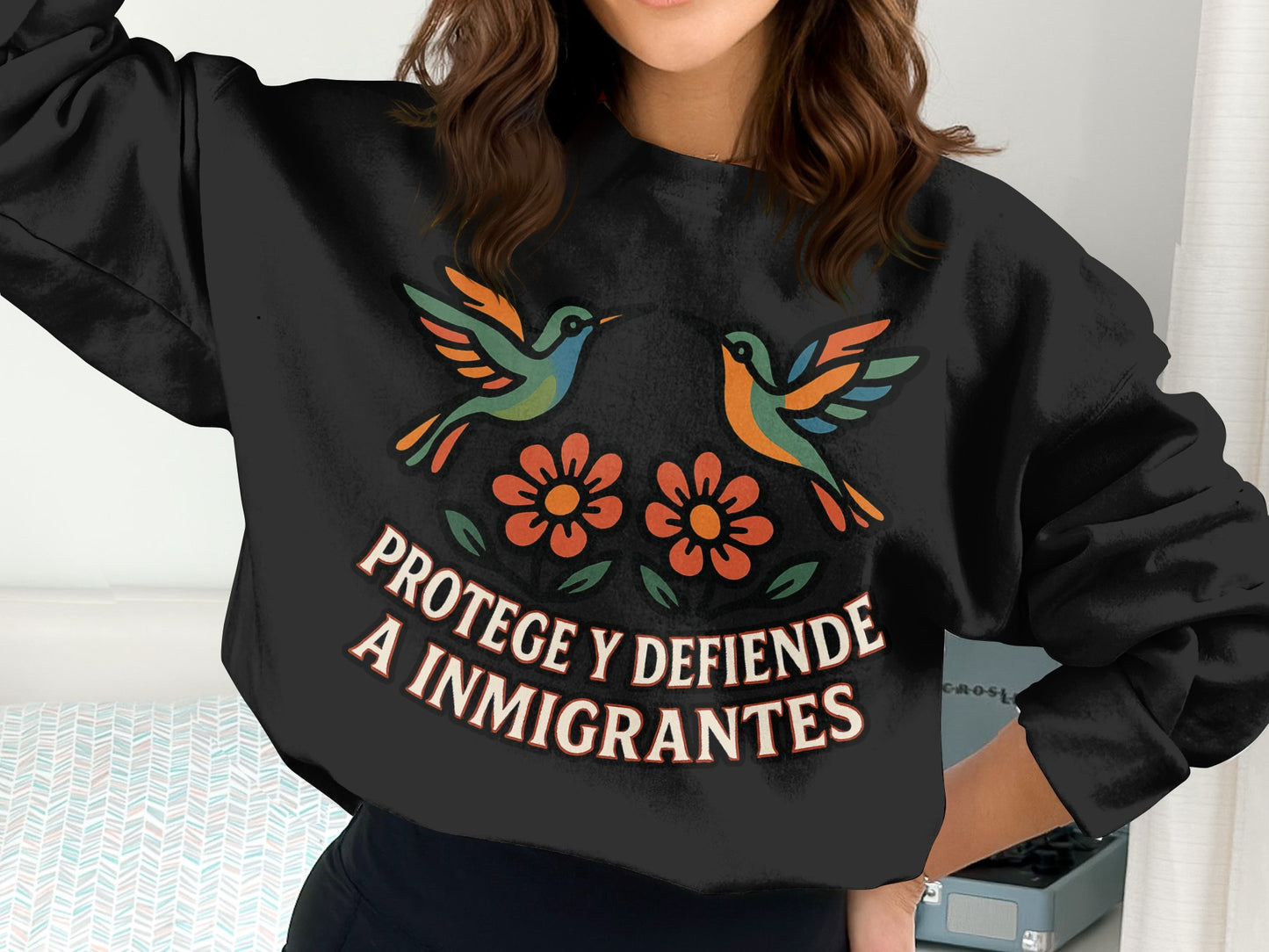 Protege y Defiende a Inmigrantes Statement Sweatshirt