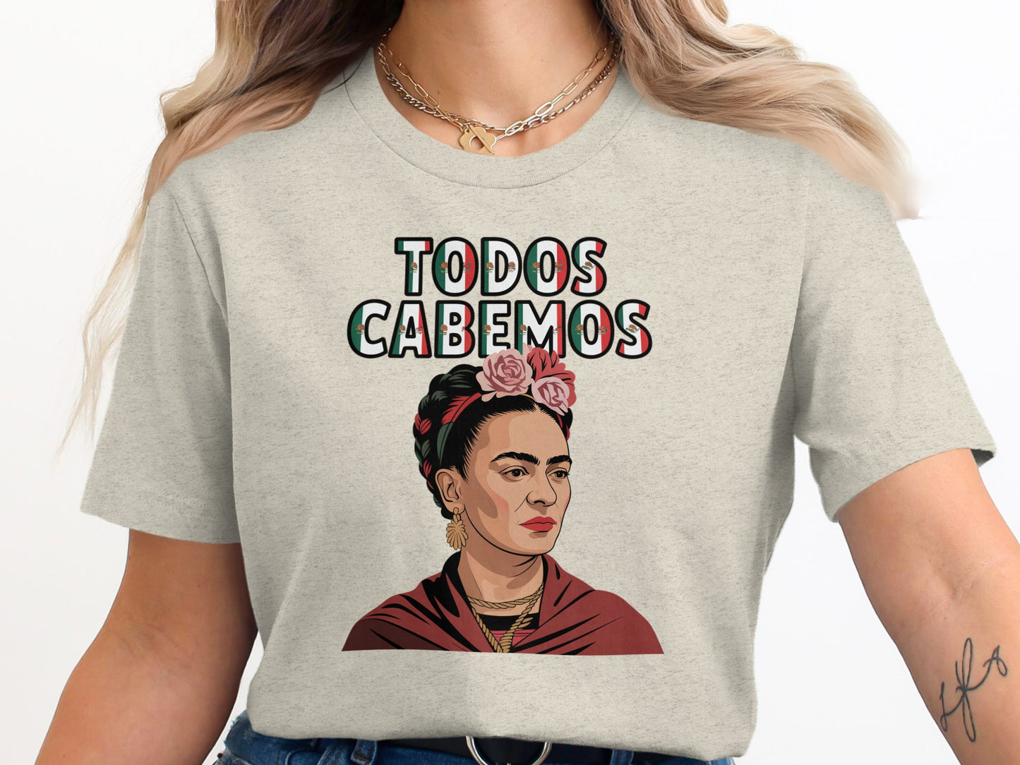 Todos Cabemos Graphic Short Sleeve T-Shirt product type