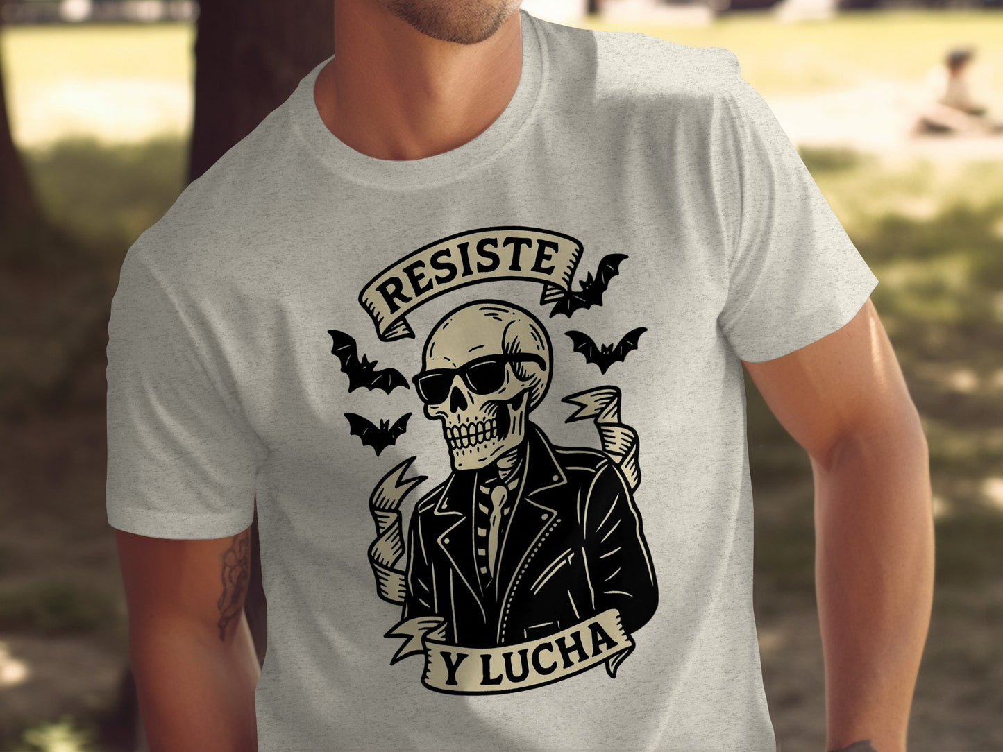 Resiste y Lucha Skull Graphic Tee Stylish T-shirt product