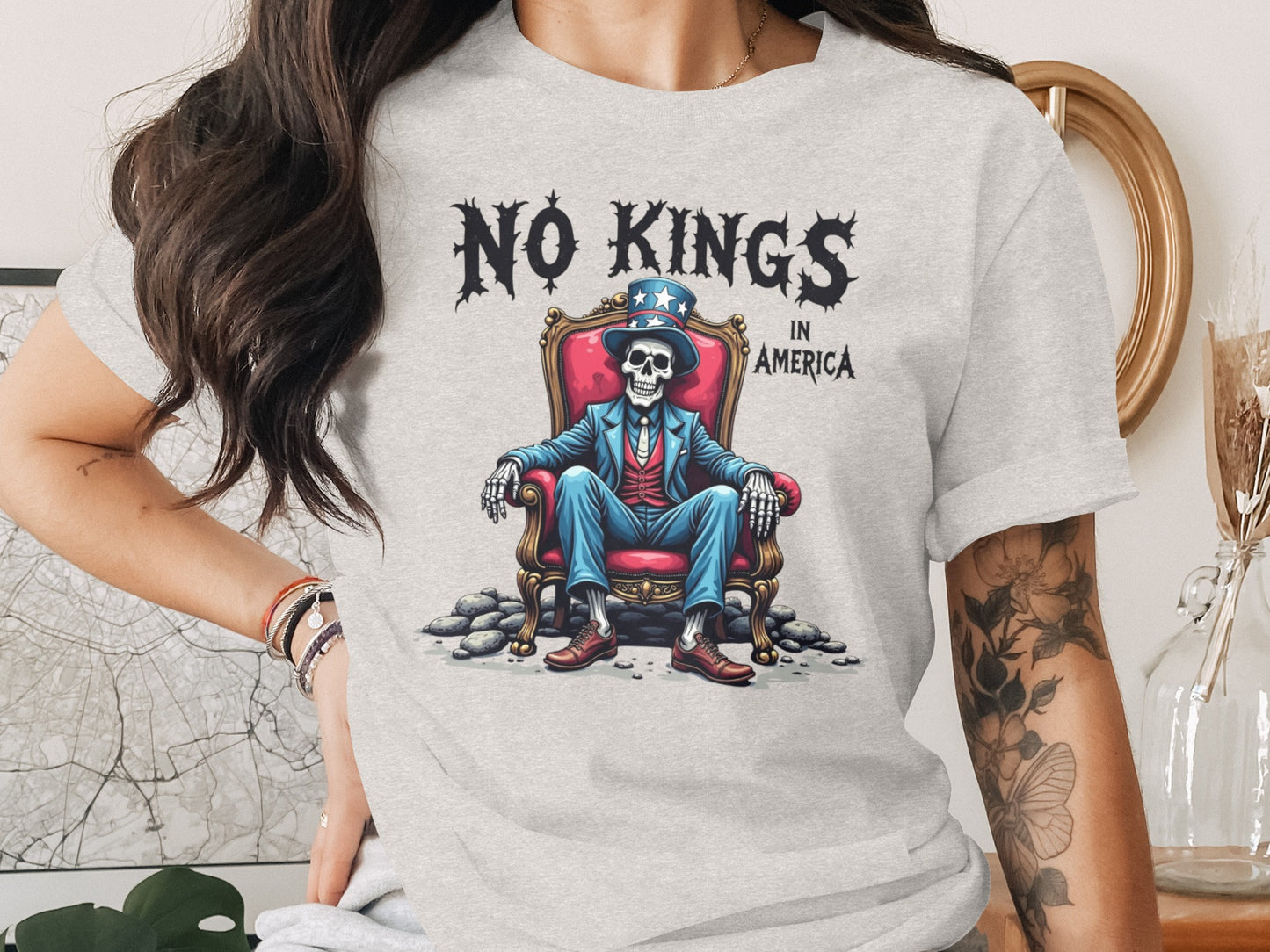 No Kings in America Skull Graphic T-shirt product
