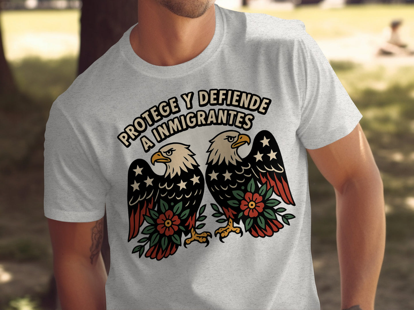 Protege y Defiende a Inmigrantes Graphic T-shirt product