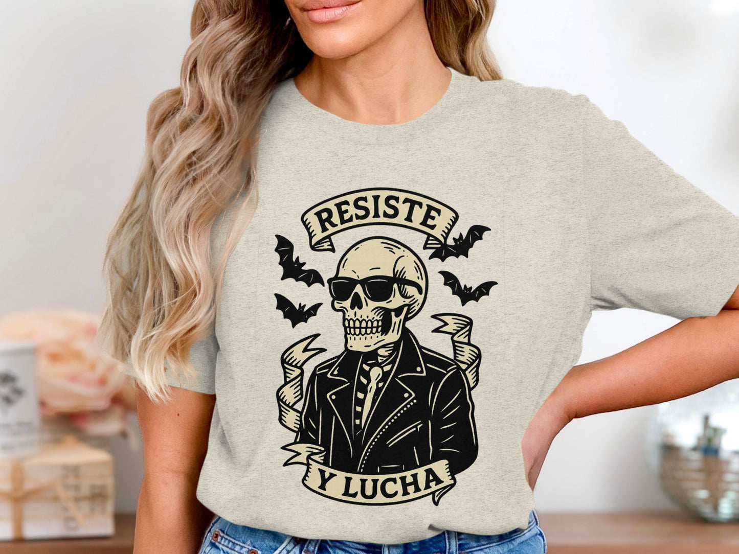 Resiste Y Lucha Skull Graphic T-shirt product type