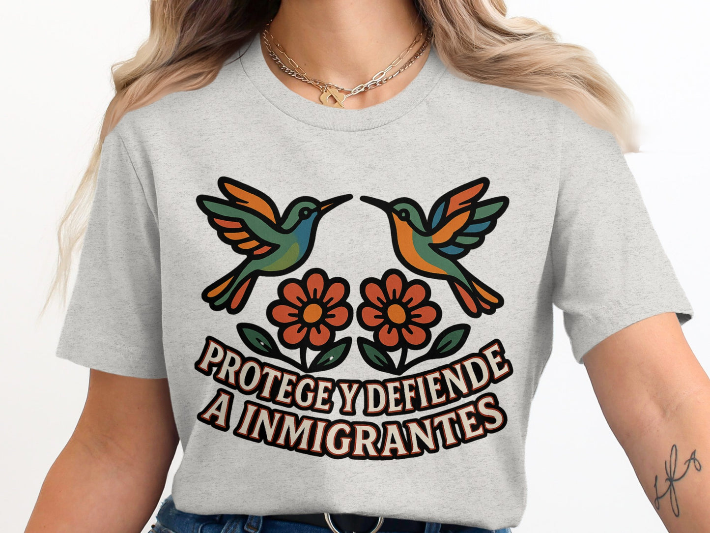 Protege Y Defiende A Inmigrantes Graphic T-Shirt product