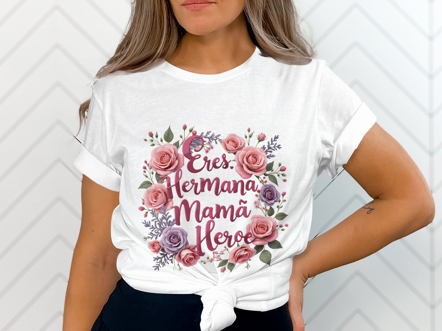 Eres Hermana Mamá Heroe Floral Graphic Tee product