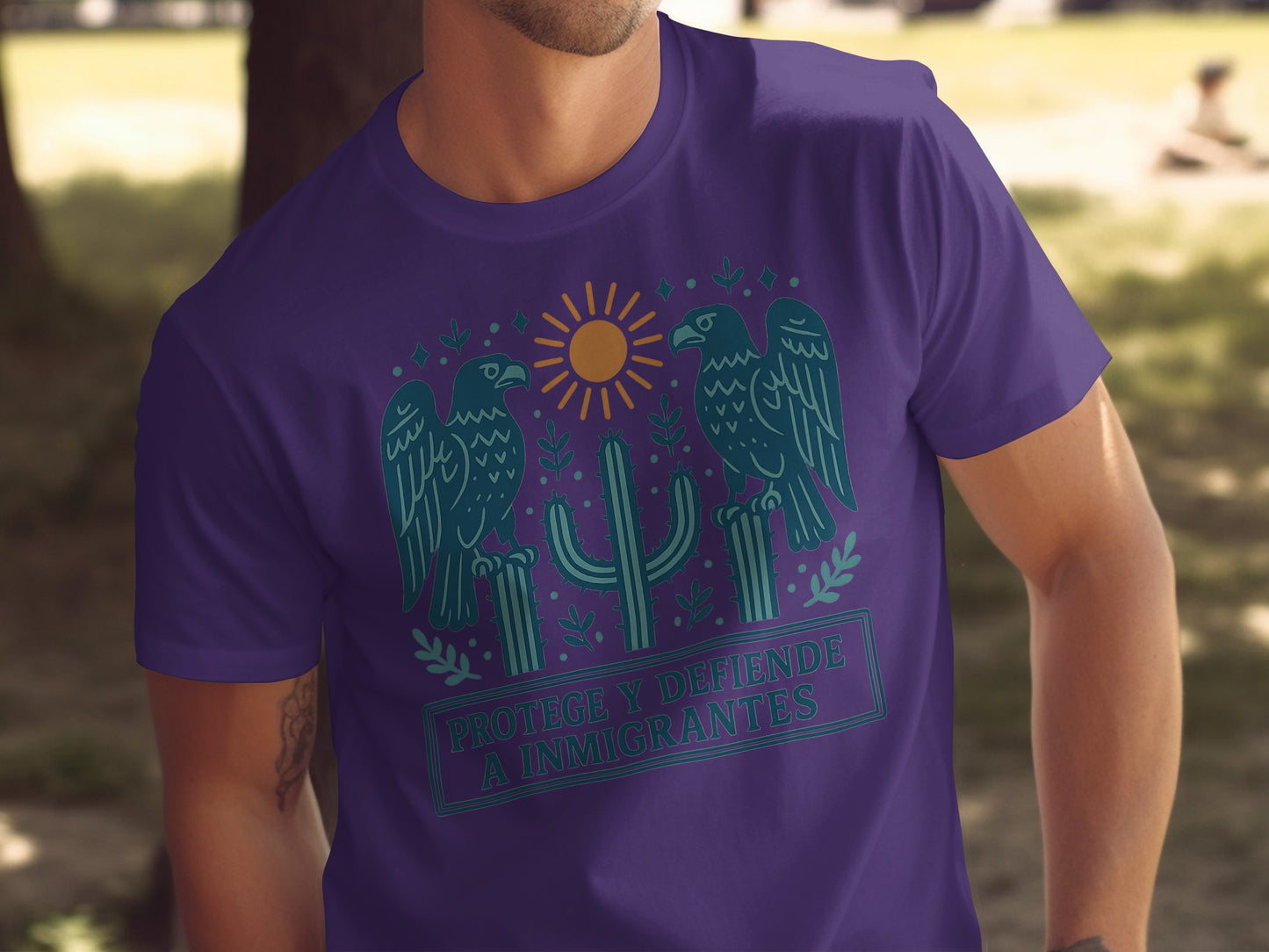 Protege y Defiende a Inmigrantes Graphic T-shirt product