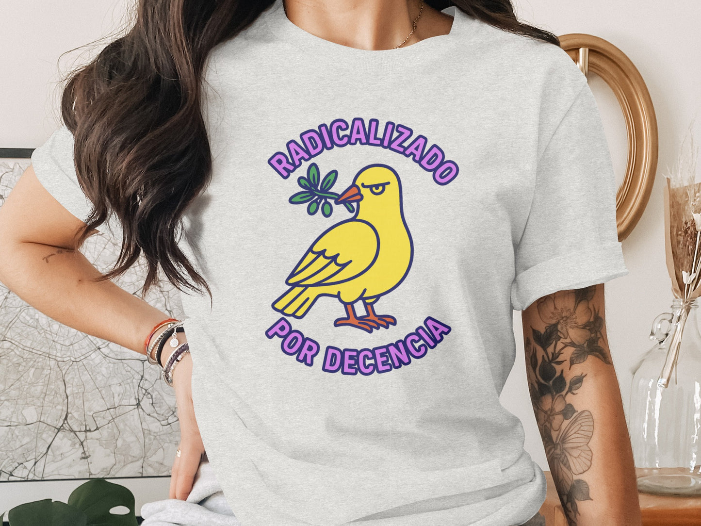 Radicalizado Por Decencia Graphic T-shirt product