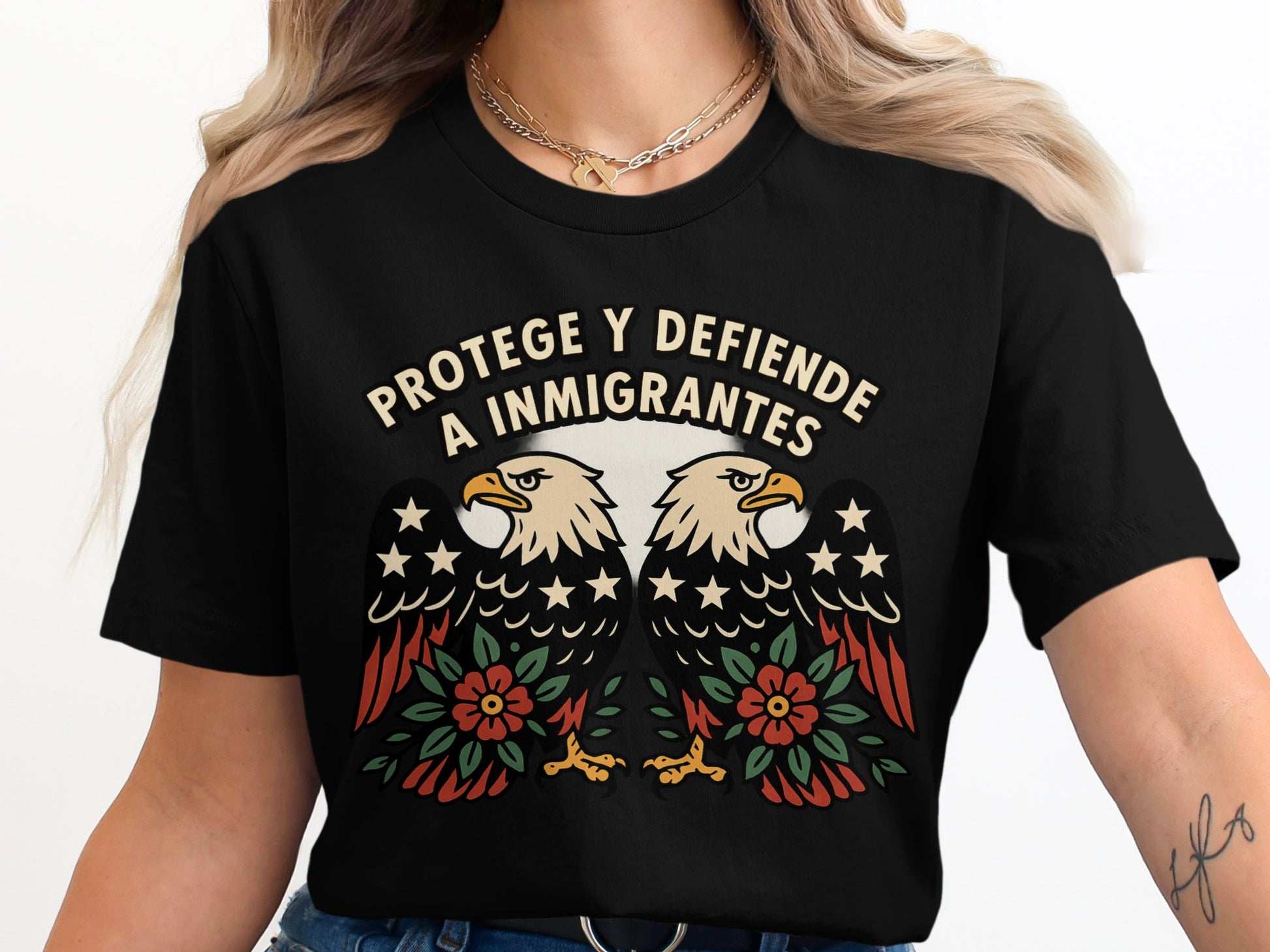 Protege y Defiende a Inmigrantes Graphic T-shirt product