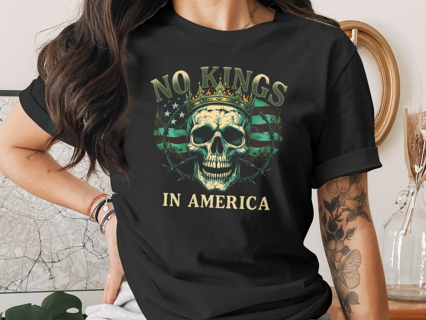 No Kings In America Skull Graphic T-shirt