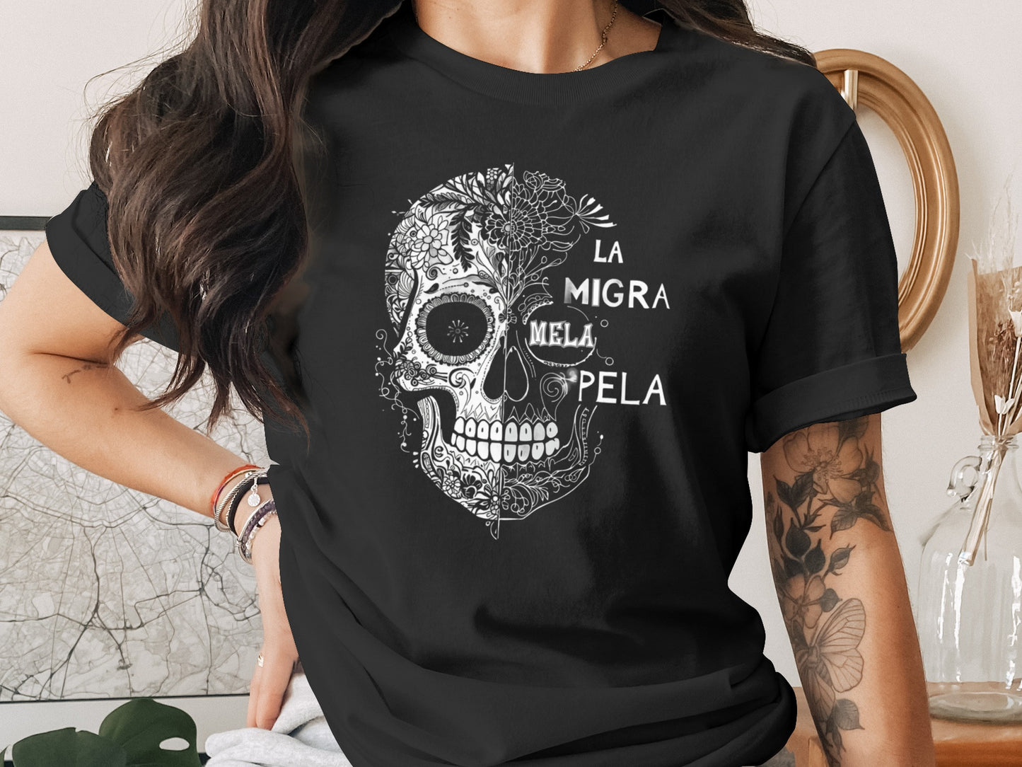 La Migra Me La Pela Skull Design T-Shirt Product