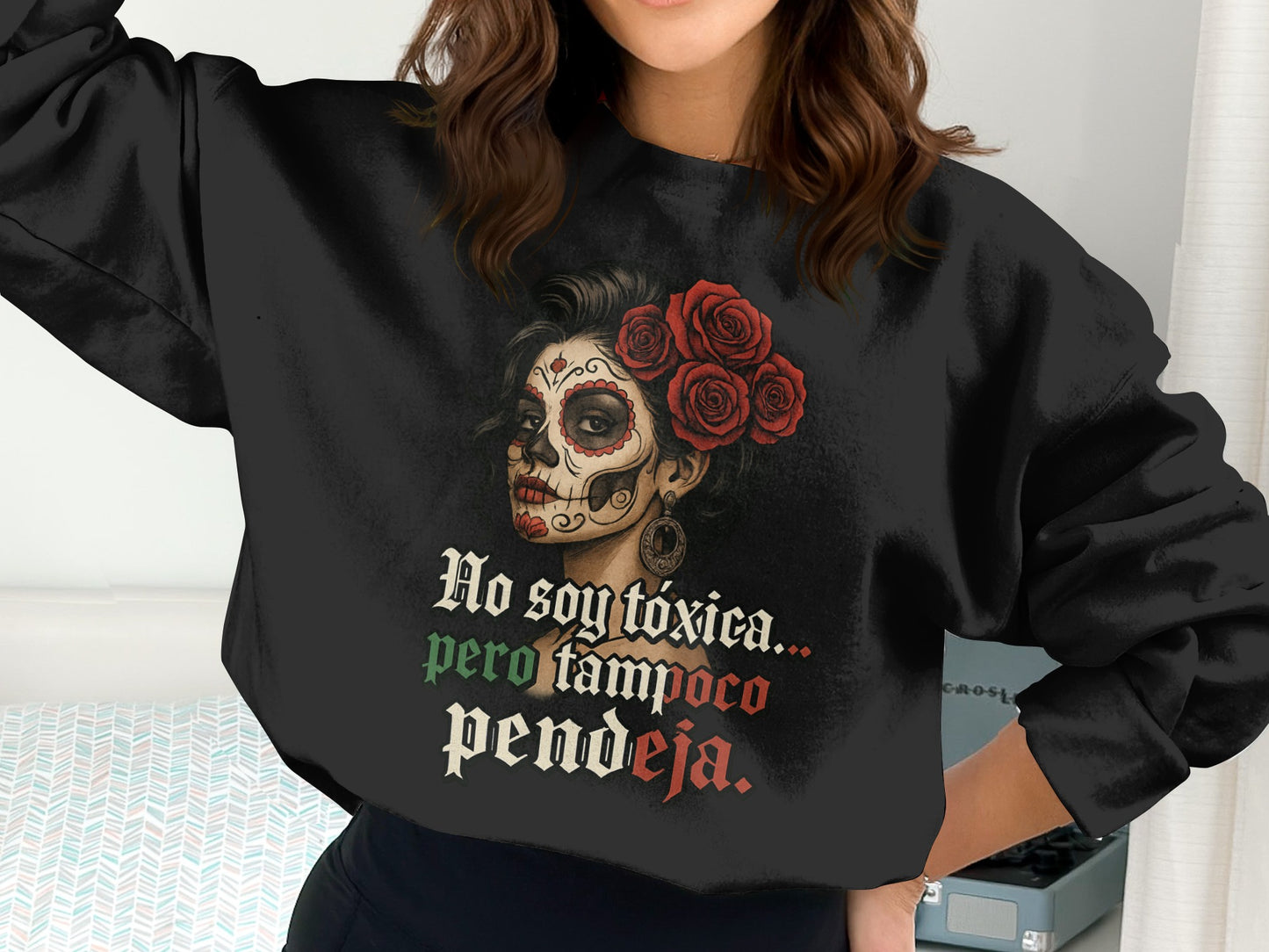No Soy Tóxica Tampoco Pendeja Graphic Sweatshirts