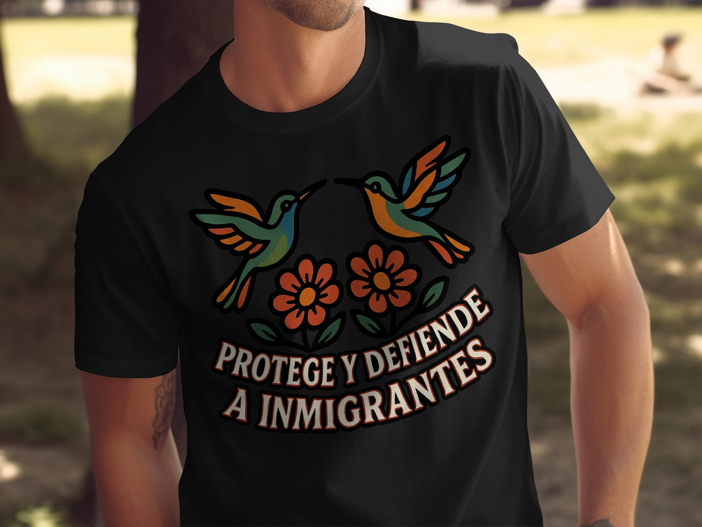Protege y Defiende a Inmigrantes Graphic T-shirt Product