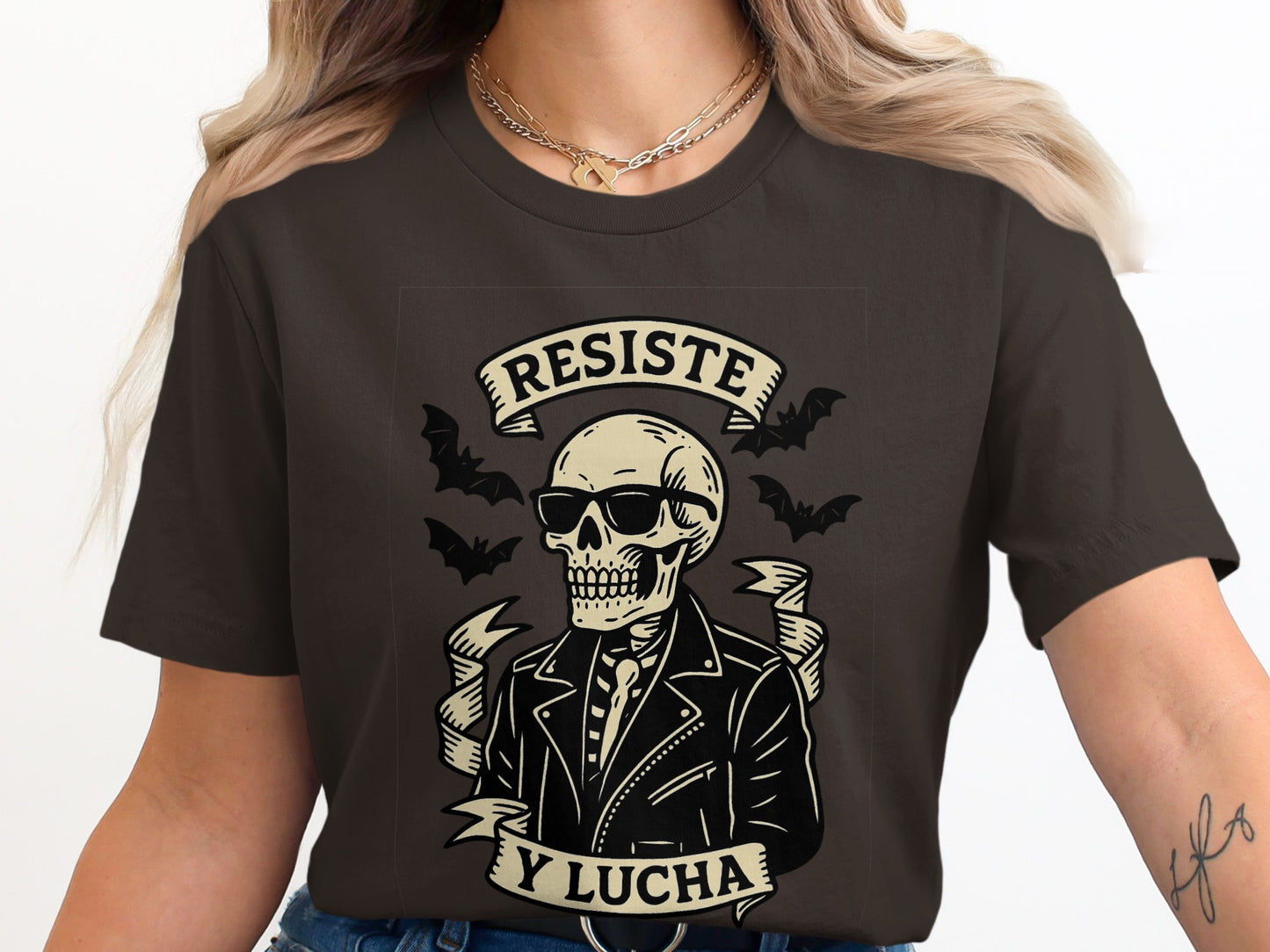 Resiste y Lucha Skull Design Graphic T-Shirt product type