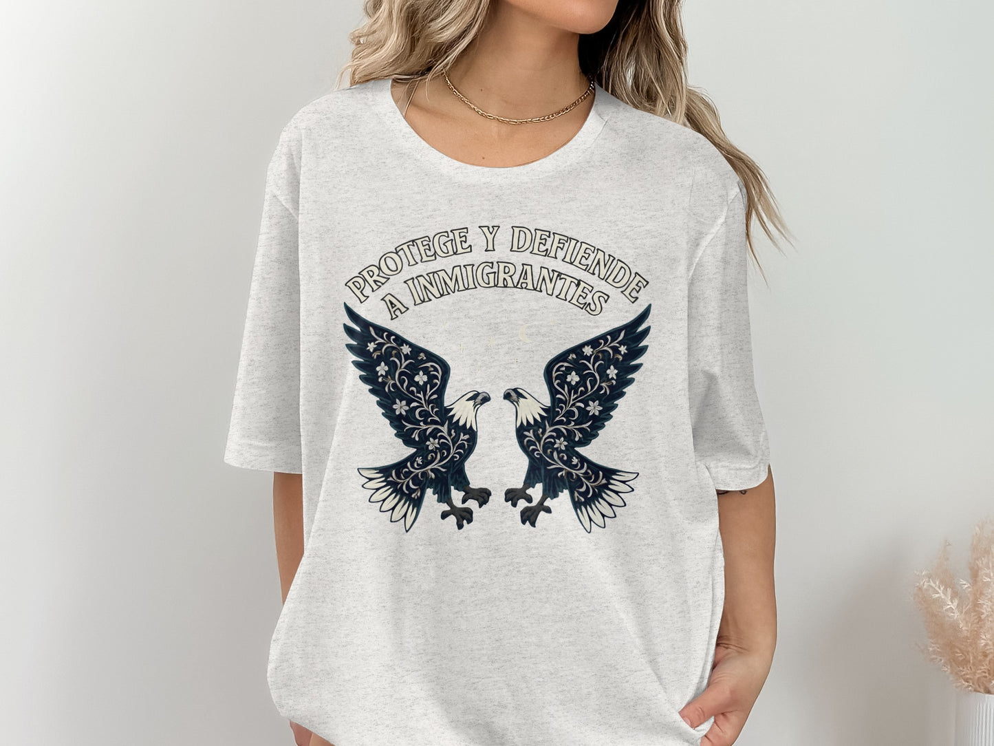 Protege Y Defiende A Immigrantes Graphic T-shirt product