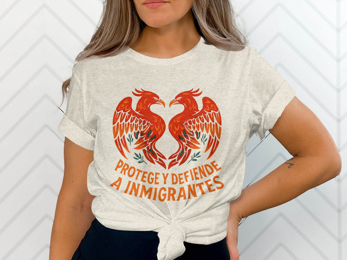 Protege Y Defiende A Inmigrantes T-Shirt Product
