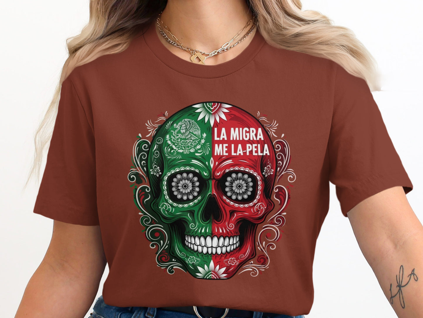 La Migra Me La Pela Skull Design T-shirt product