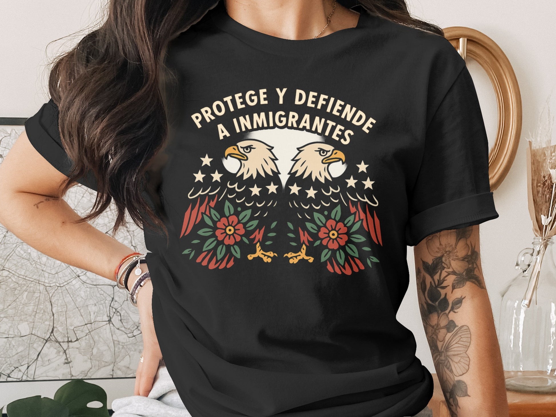 Protege y Defiende a Inmigrantes Patriotic T-shirt product