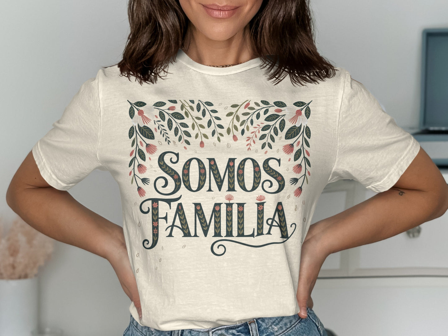 Somos Familia Floral Design T-Shirt product