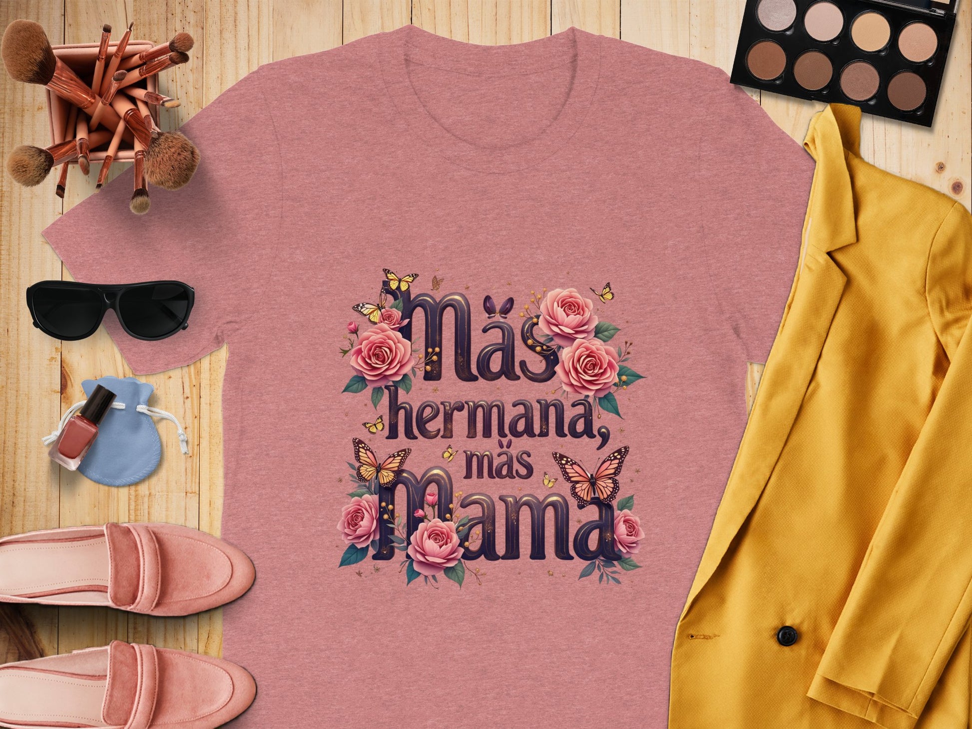 Más hermana más mama graphic t-shirt product type