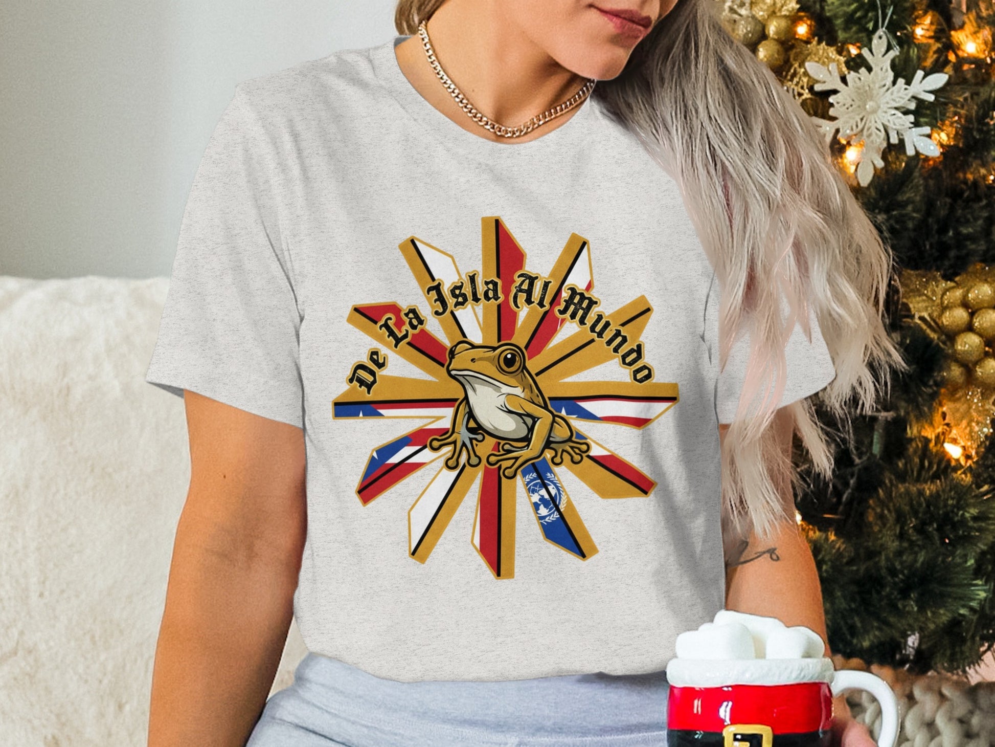 De La Isla Al Mundo Frog Design Shirt