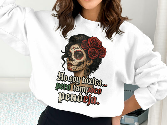No soy tóxica pero tampoco pendeja sweatshirt product