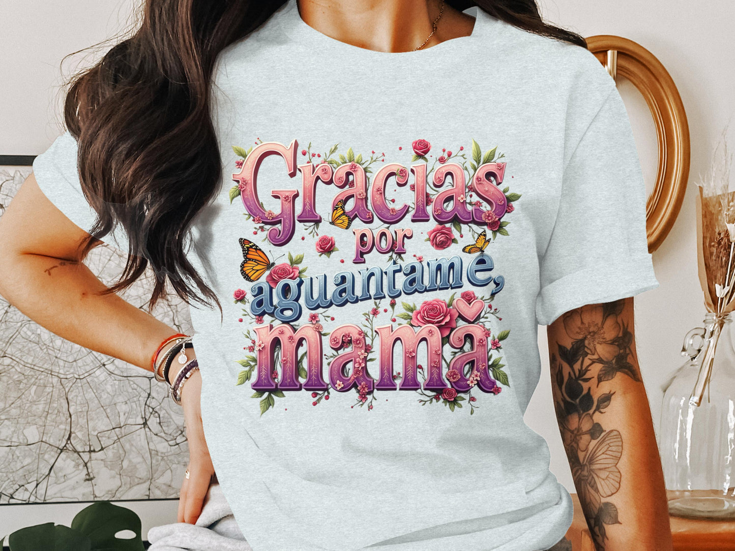 Gracias por Aguantarme Mamá Graphic T-Shirt Product Type