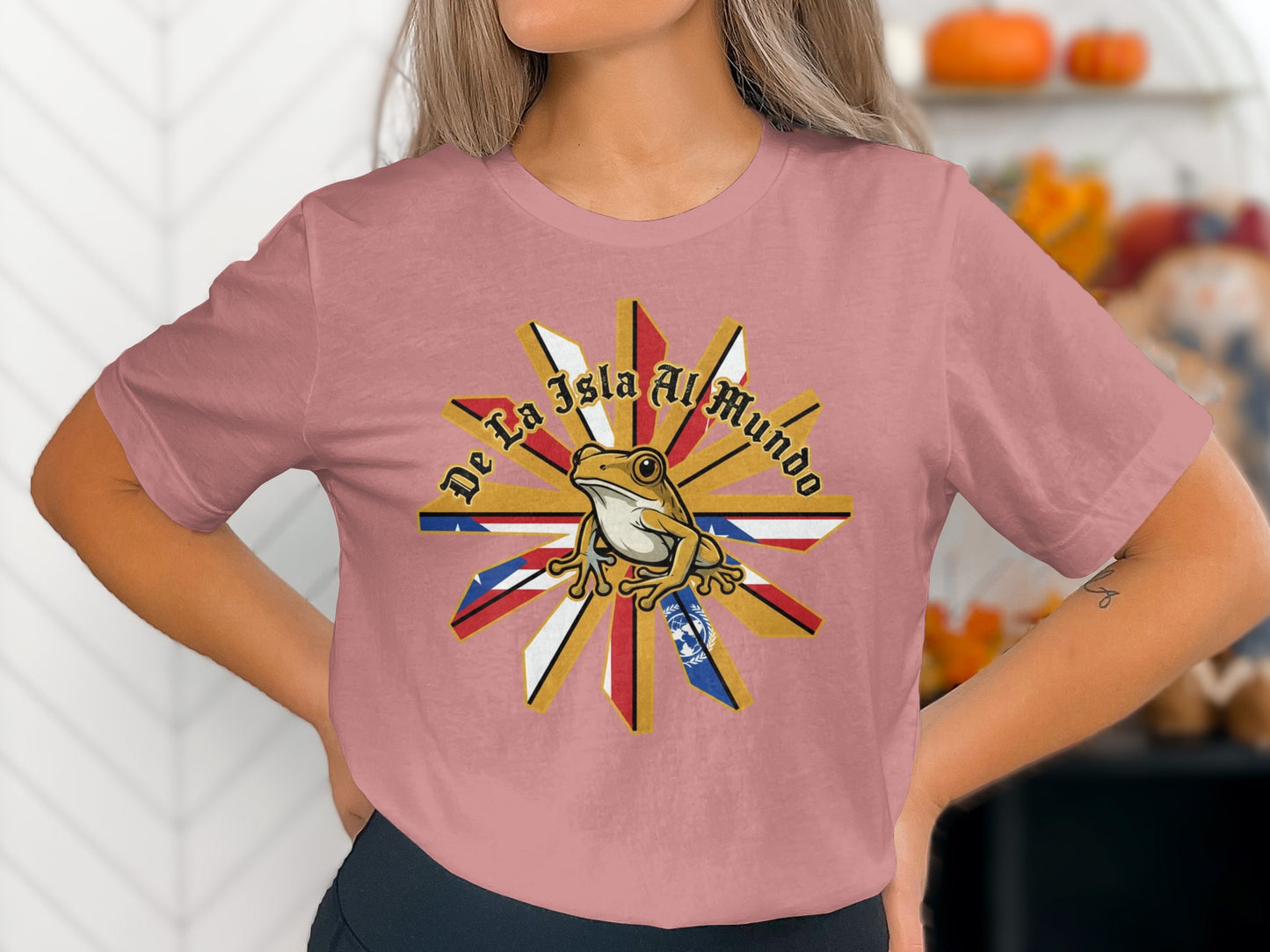 De La Isla Al Mundo Frog Graphic Design T-Shirt