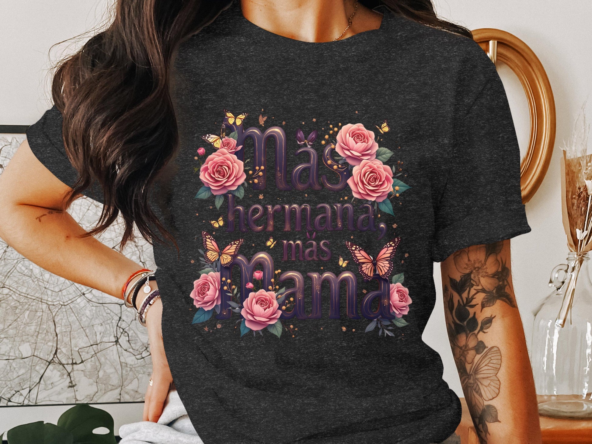 Más Hermana Más Mama Graphic T-Shirt product type