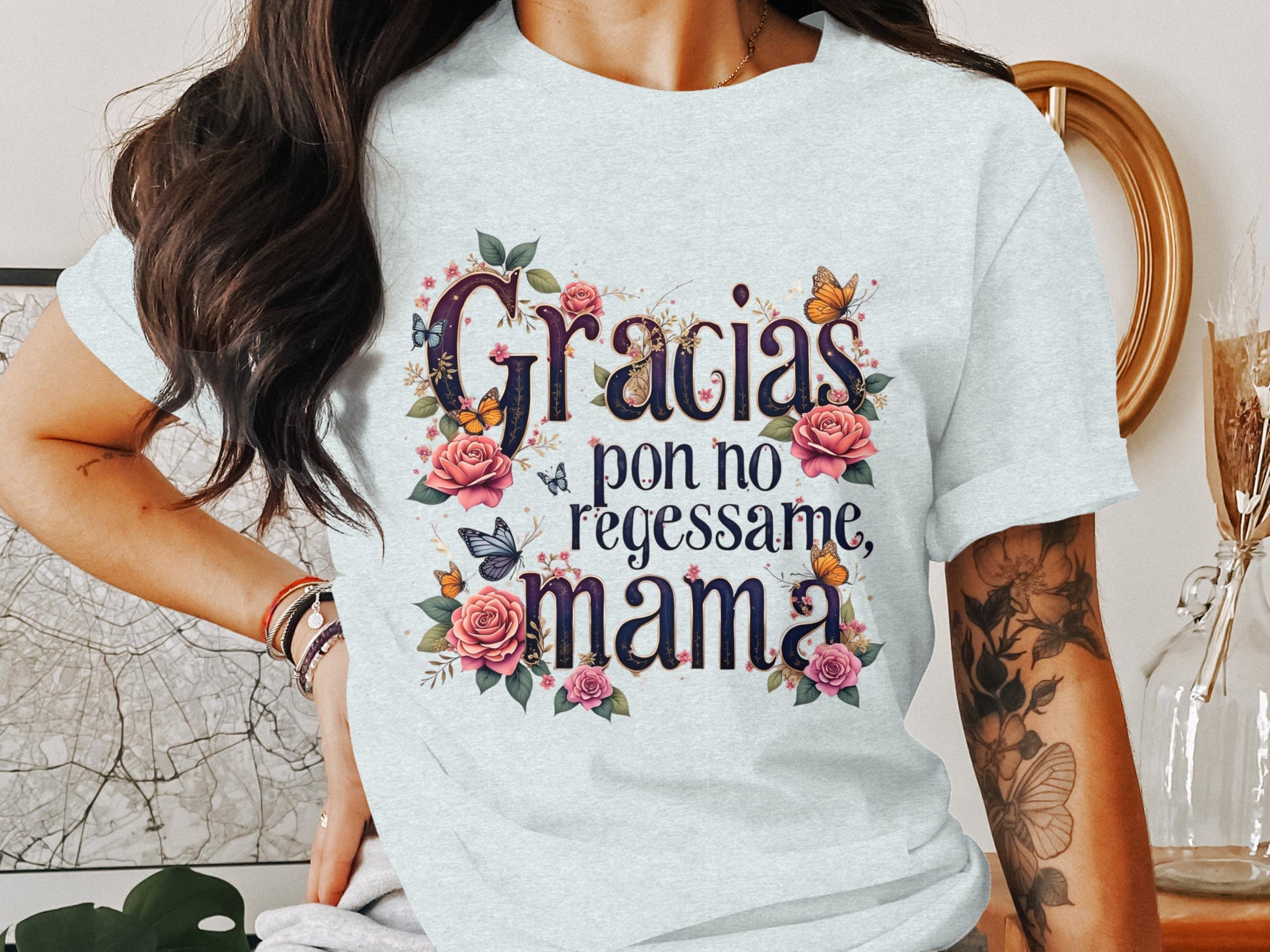 Gracias Pon No Regessame Mama Graphic T Shirt product type
