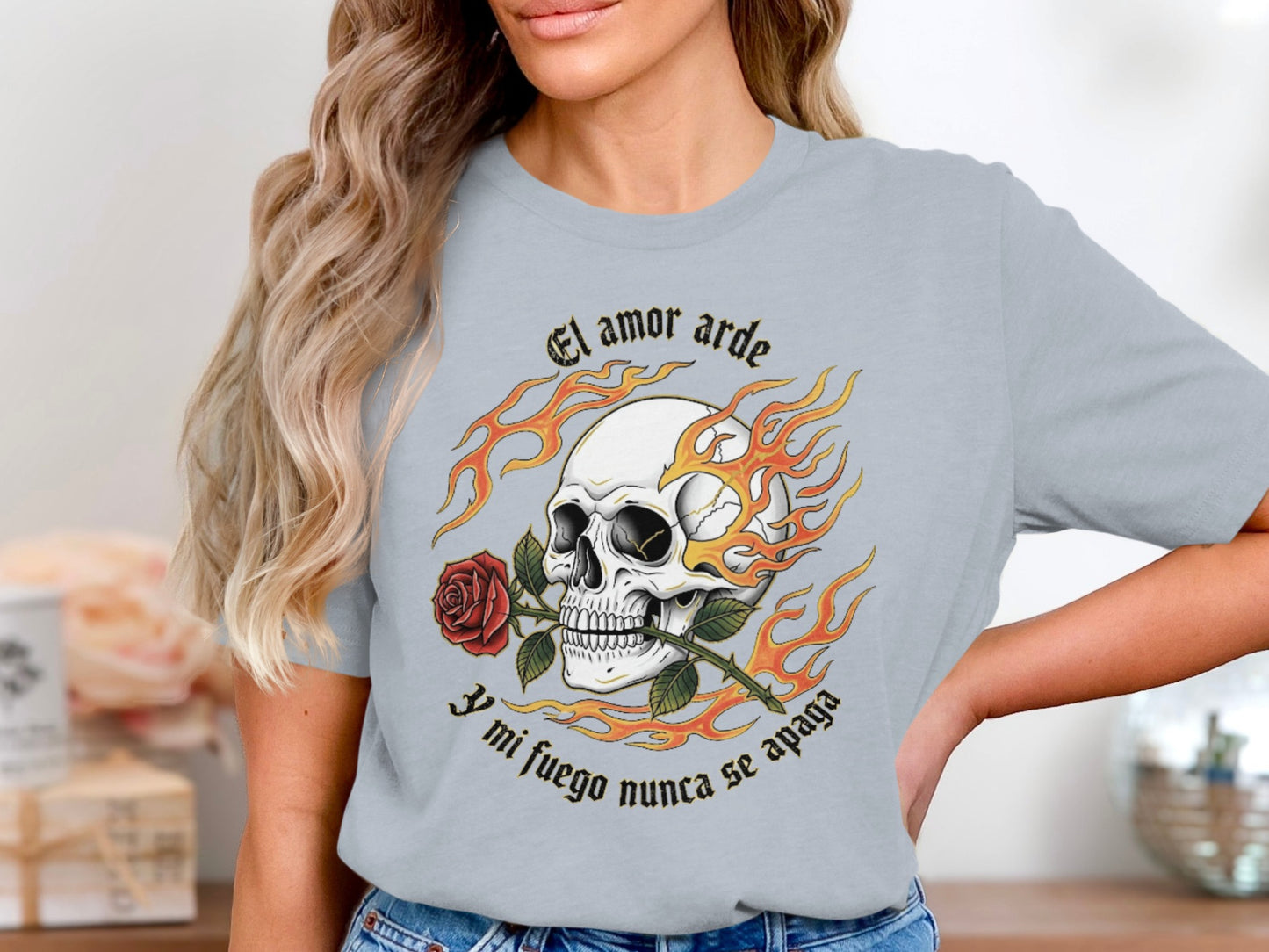 El amor arde y mi fuego nunca se apaga shirt product