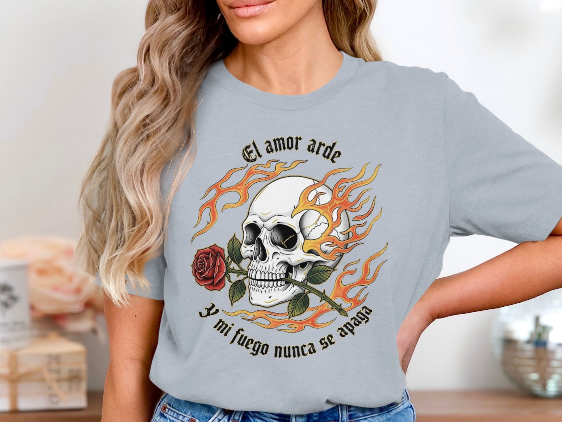 El amor arde y mi fuego nunca se apaga shirt product