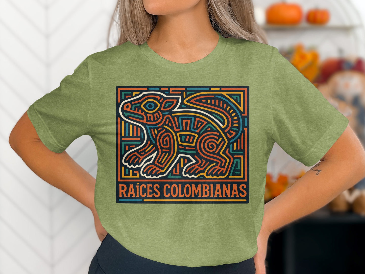 Raíces Colombianas Lizard Design Graphic T-Shirt product