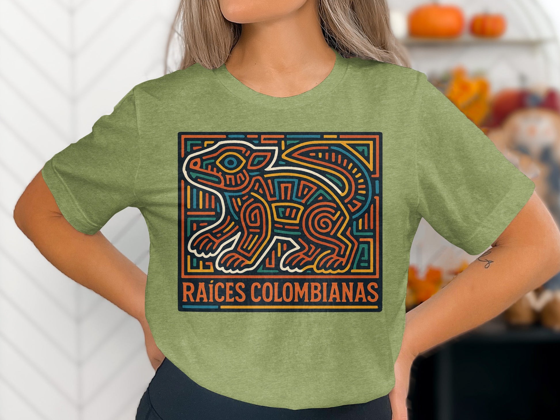 Raíces Colombianas Lizard Design Graphic T-Shirt product