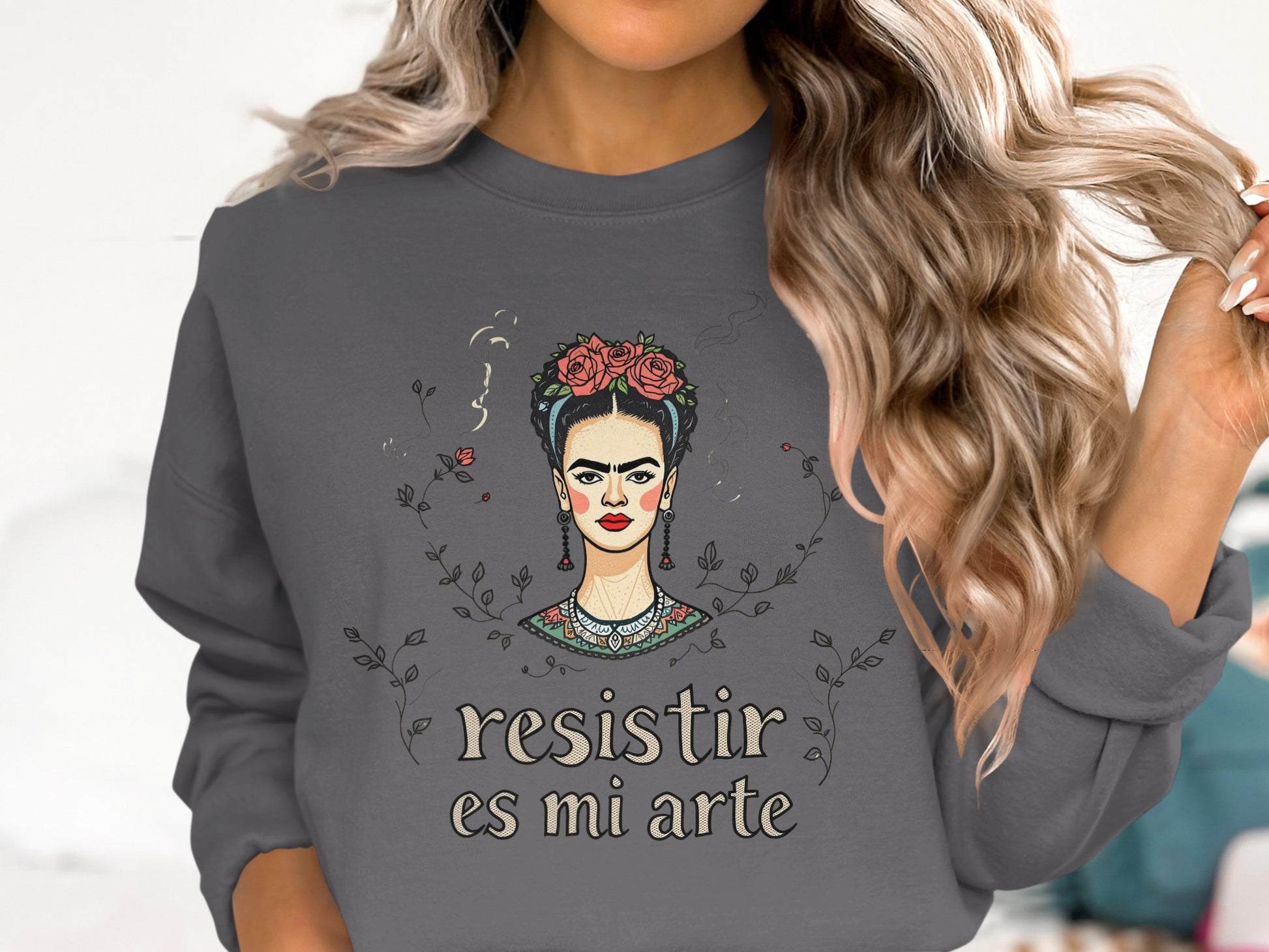 Resistir es mi arte printed sweatshirt