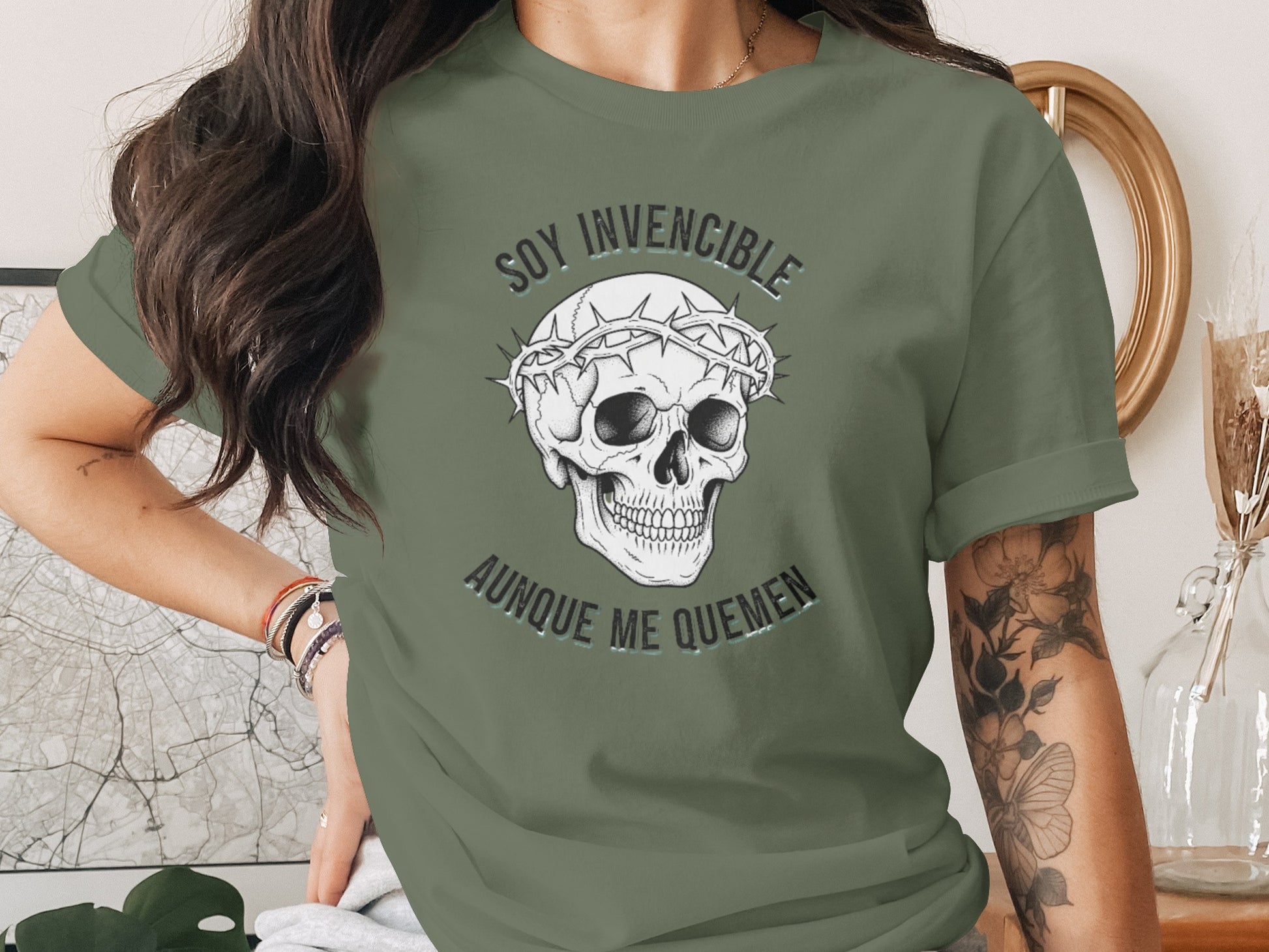 Soy Invencible Aunque Me Quemen Skull Design T-shirt product