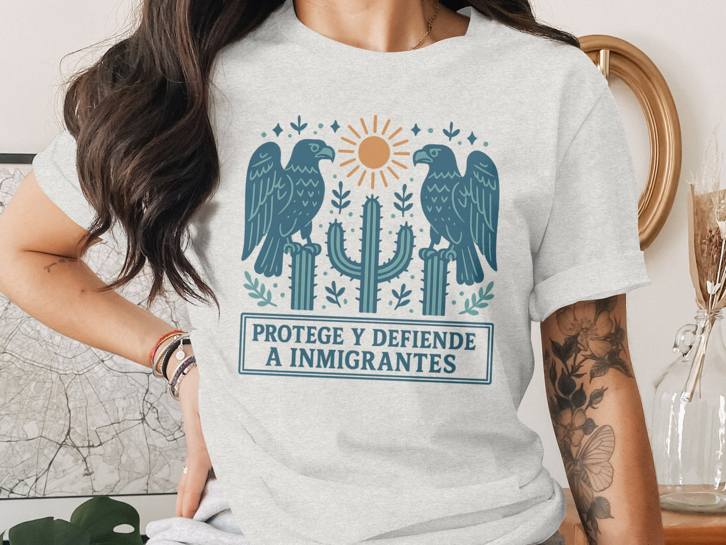 Protege Y Defiende A Inmigrantes Graphic Tee product