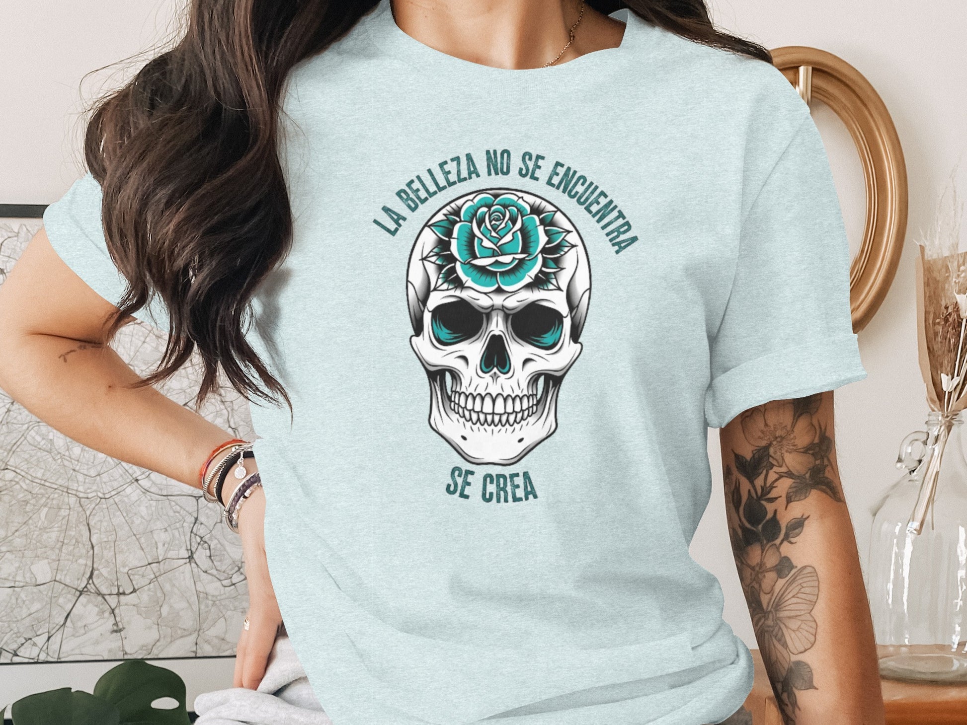 La Belleza No Se Encuentra Se Crea Skull T-shirt Product